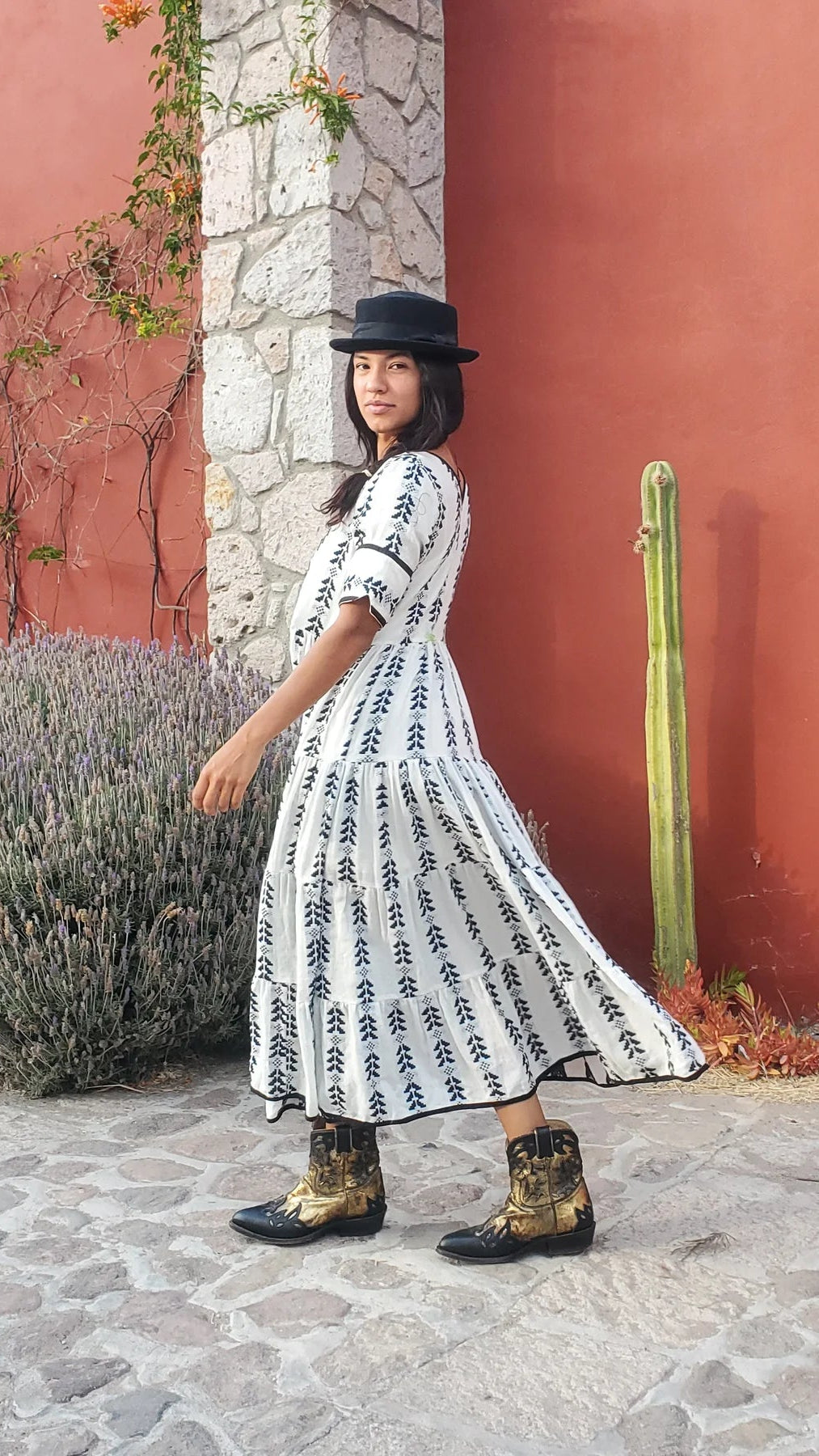 Sumeria Dress with sleeves ( White & Black )