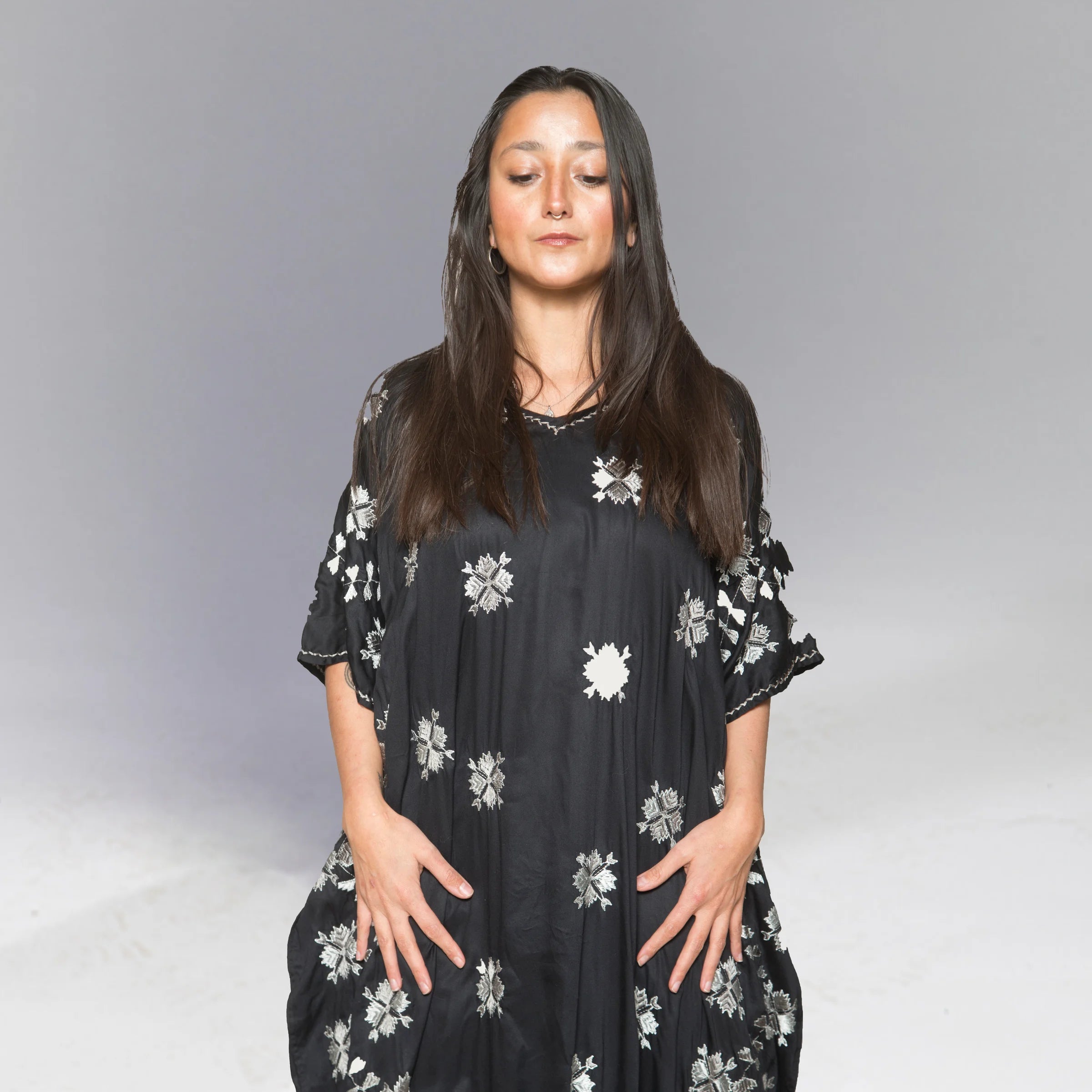 Ali Abasin Caftan (Blk w/Silver Motif)