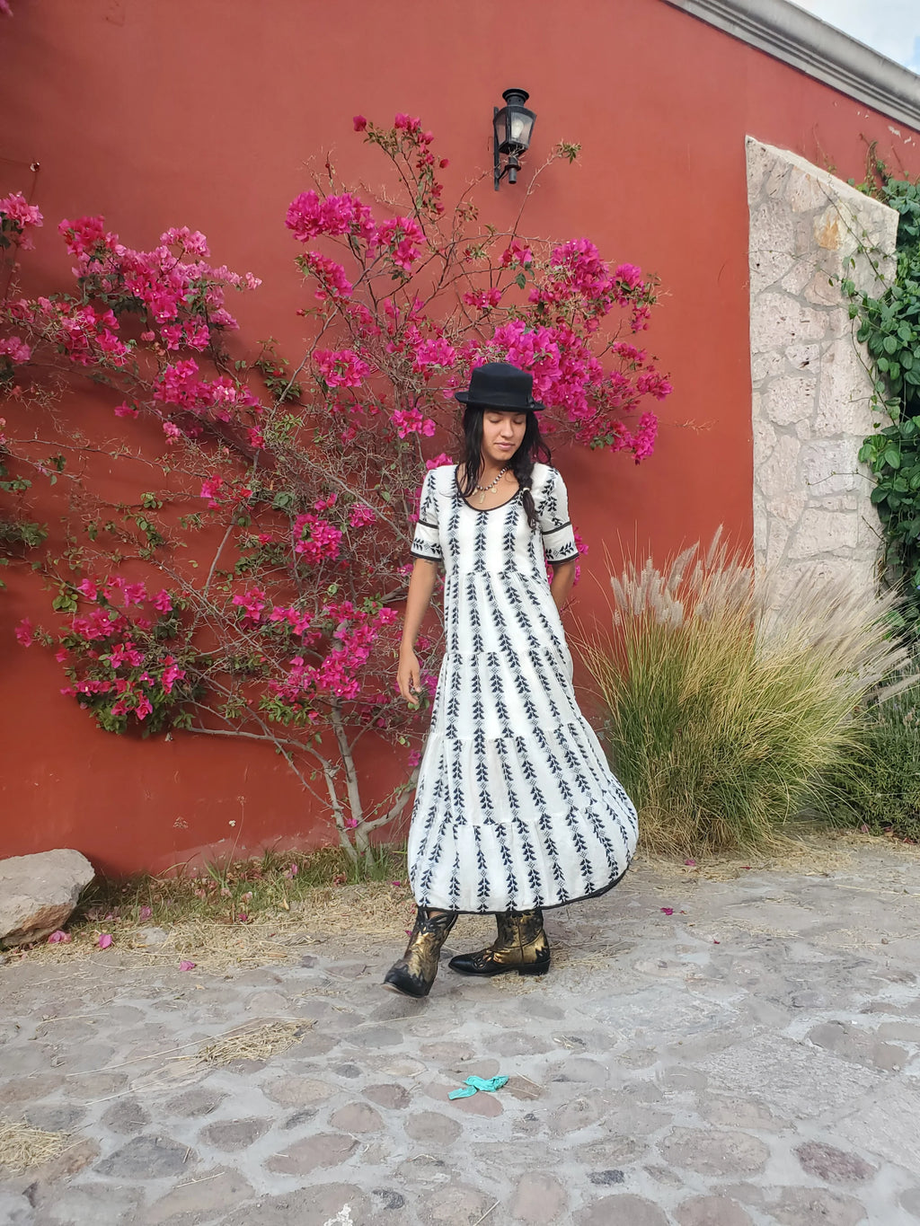 Sumeria Dress with sleeves ( White & Black )